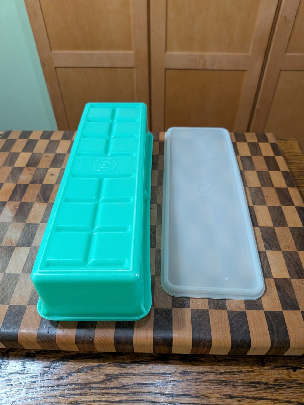 Tupperware Celery Keeper - Picture 3 of 3